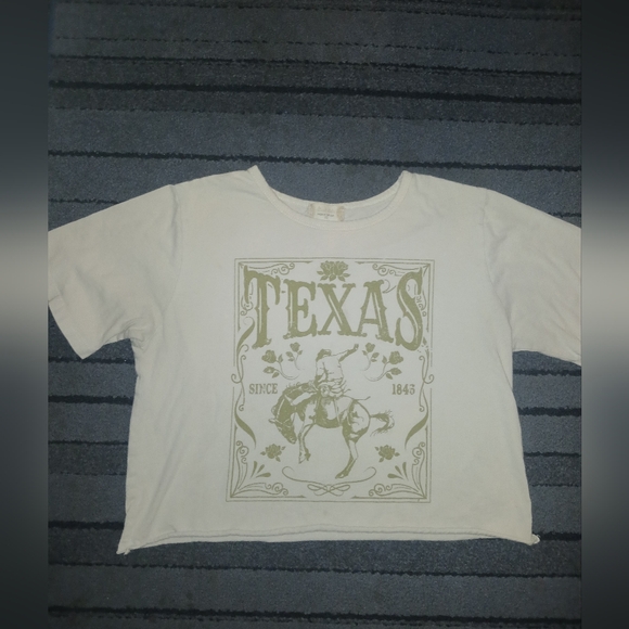 Altar'd State Tops - LIKE NEW Altar'd State Cropped Graphic Tee XS